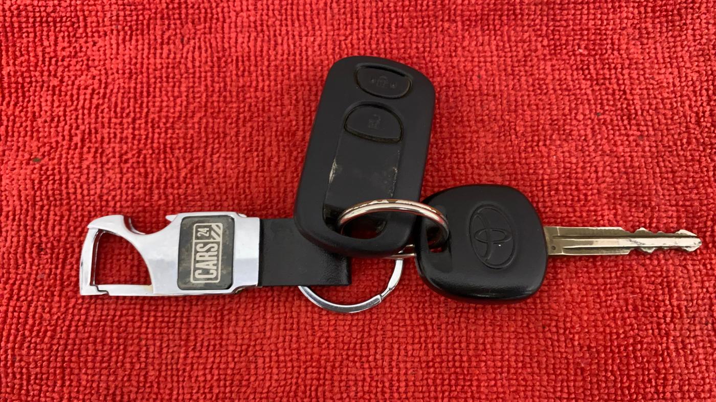 2018 Toyota Etios V, Petrol, Manual, 20,452 km, Key Close Up