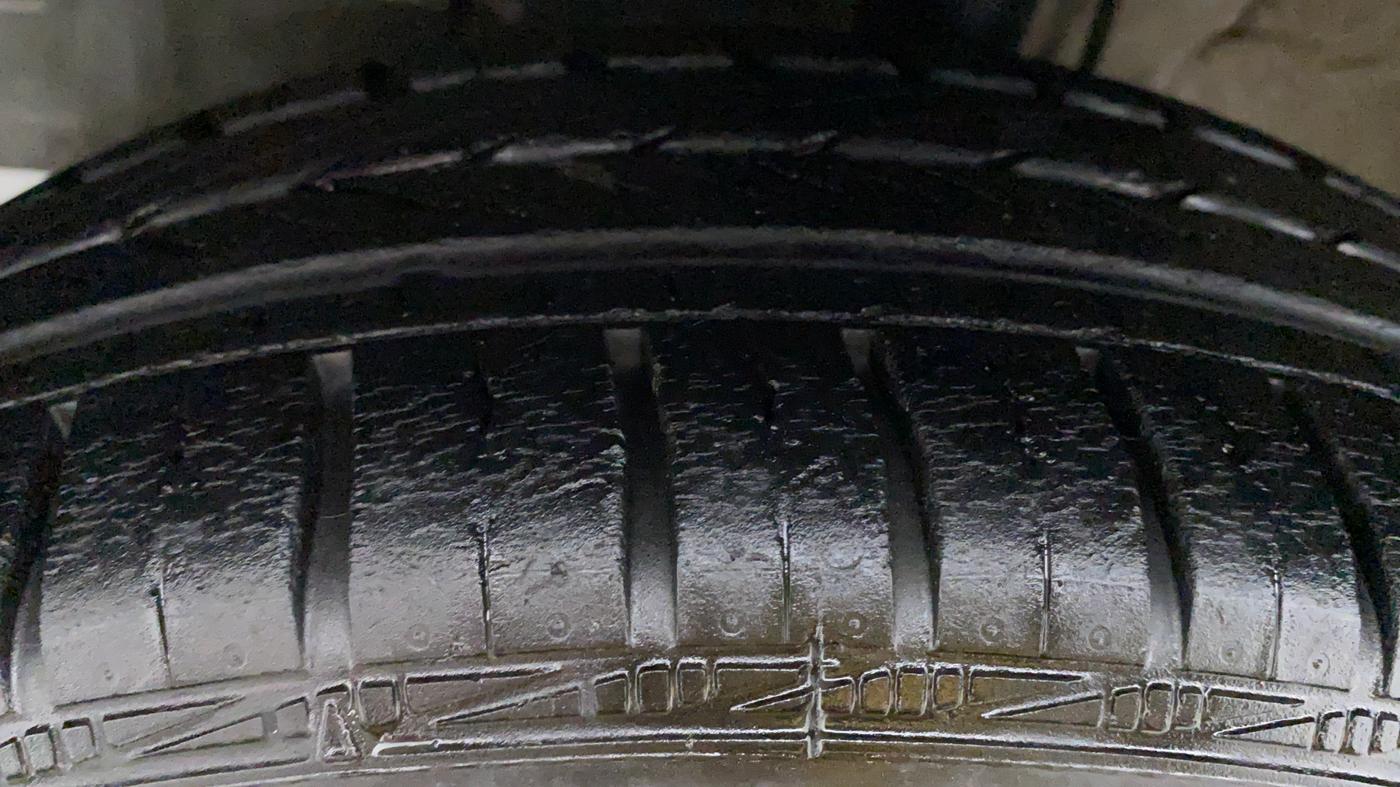 2018 Toyota Etios V, Petrol, Manual, 20,452 km, Left Front Tyre Tread