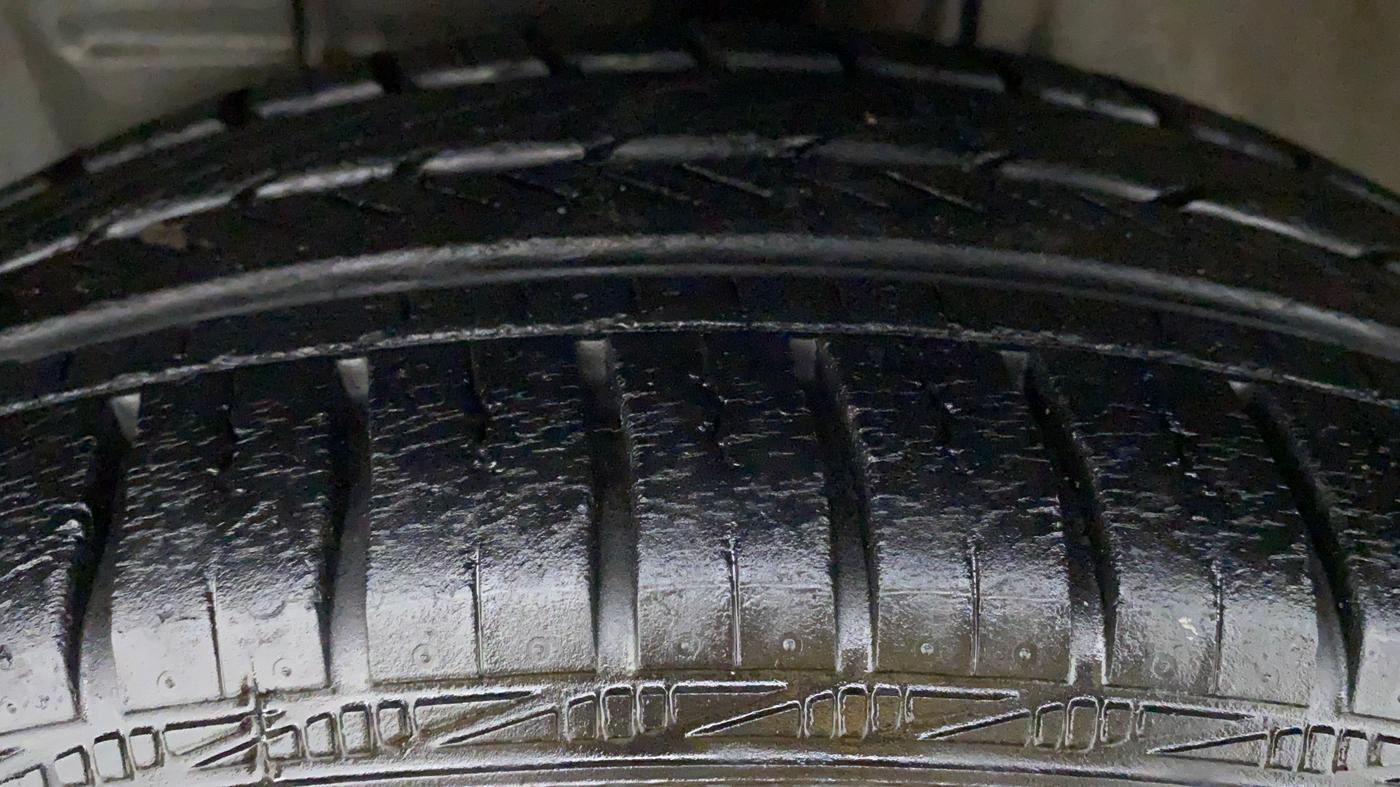 2018 Toyota Etios V, Petrol, Manual, 20,452 km, Right Front Tyre Tread