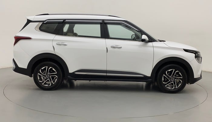 2022 KIA CARENS LUXURY PLUS 1.4 PETROL 7 STR, Petrol, Manual, 4,423 km, Right Side View