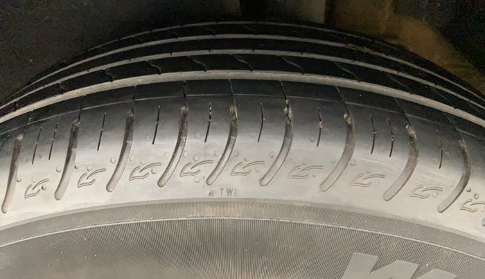 2022 KIA CARENS LUXURY PLUS 1.4 PETROL 7 STR, Petrol, Manual, 4,423 km, Left Rear Tyre Tread
