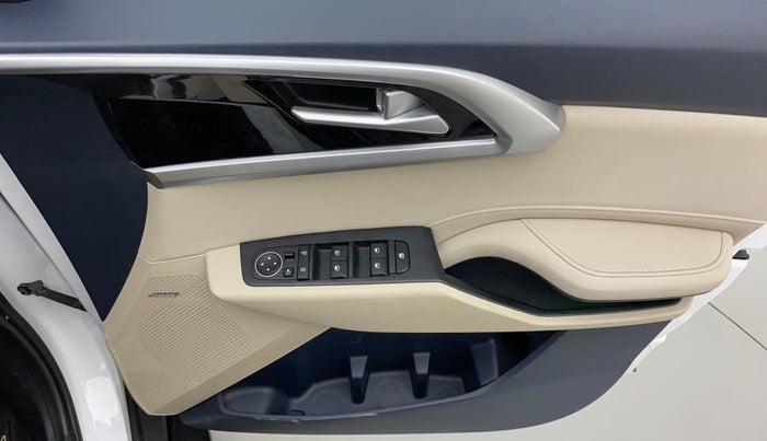 2022 KIA CARENS LUXURY PLUS 1.4 PETROL 7 STR, Petrol, Manual, 4,423 km, Driver Side Door Panels Control