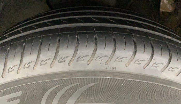 2022 KIA CARENS LUXURY PLUS 1.4 PETROL 7 STR, Petrol, Manual, 4,423 km, Left Front Tyre Tread