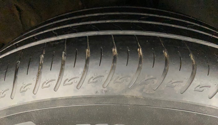 2022 KIA CARENS LUXURY PLUS 1.4 PETROL 7 STR, Petrol, Manual, 4,423 km, Right Front Tyre Tread