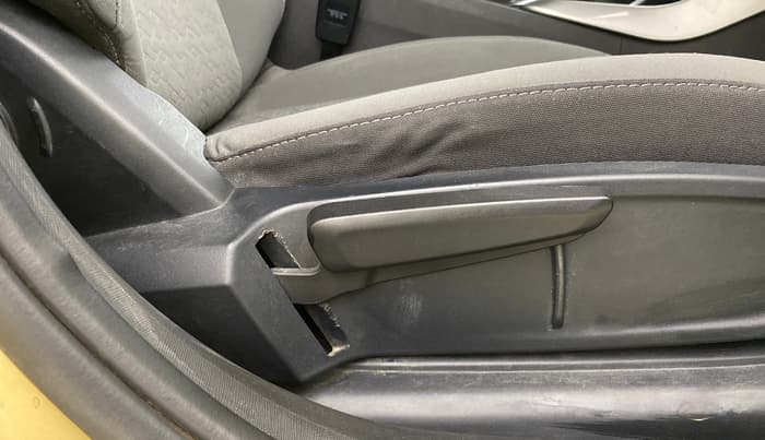 2020 Tata ALTROZ XZ PETROL, Petrol, Manual, 34,743 km, Driver Side Adjustment Panel