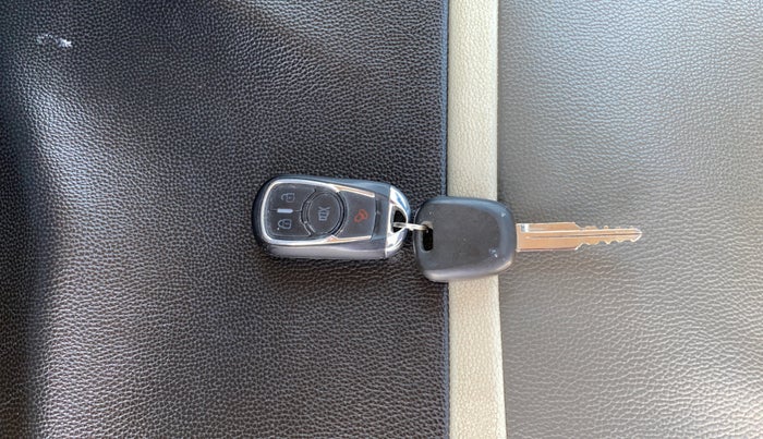 2022 Maruti Alto LXI OPT CNG, CNG, Manual, 1,33,541 km, Key Close Up