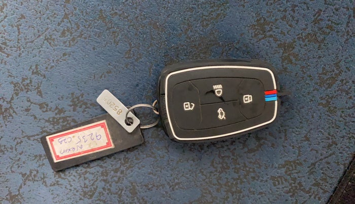 2018 Tata NEXON XZA PLUS PETROL, Petrol, Automatic, 16,315 km, Key Close Up