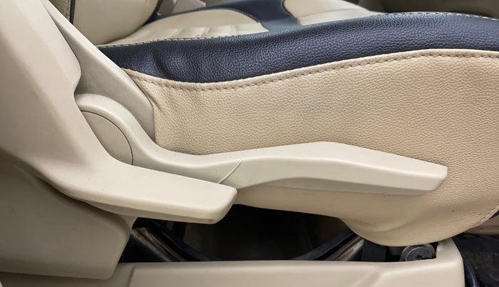 2019 Maruti Ertiga ZXI+ SHVS, Petrol, Manual, 1,02,931 km, Driver Side Adjustment Panel