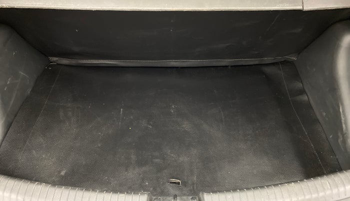 2018 Hyundai Grand i10 MAGNA AT 1.2 KAPPA VTVT, Petrol, Automatic, 38,454 km, Boot Inside