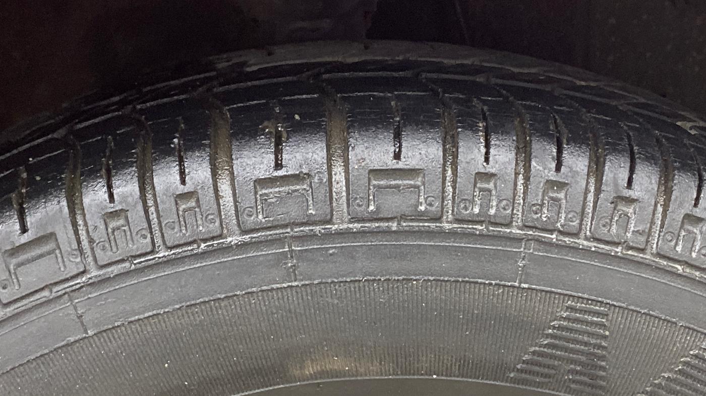 2015 Hyundai Eon D-LITE+, Petrol, Manual, 16,198 km, Right Front Tyre Tread