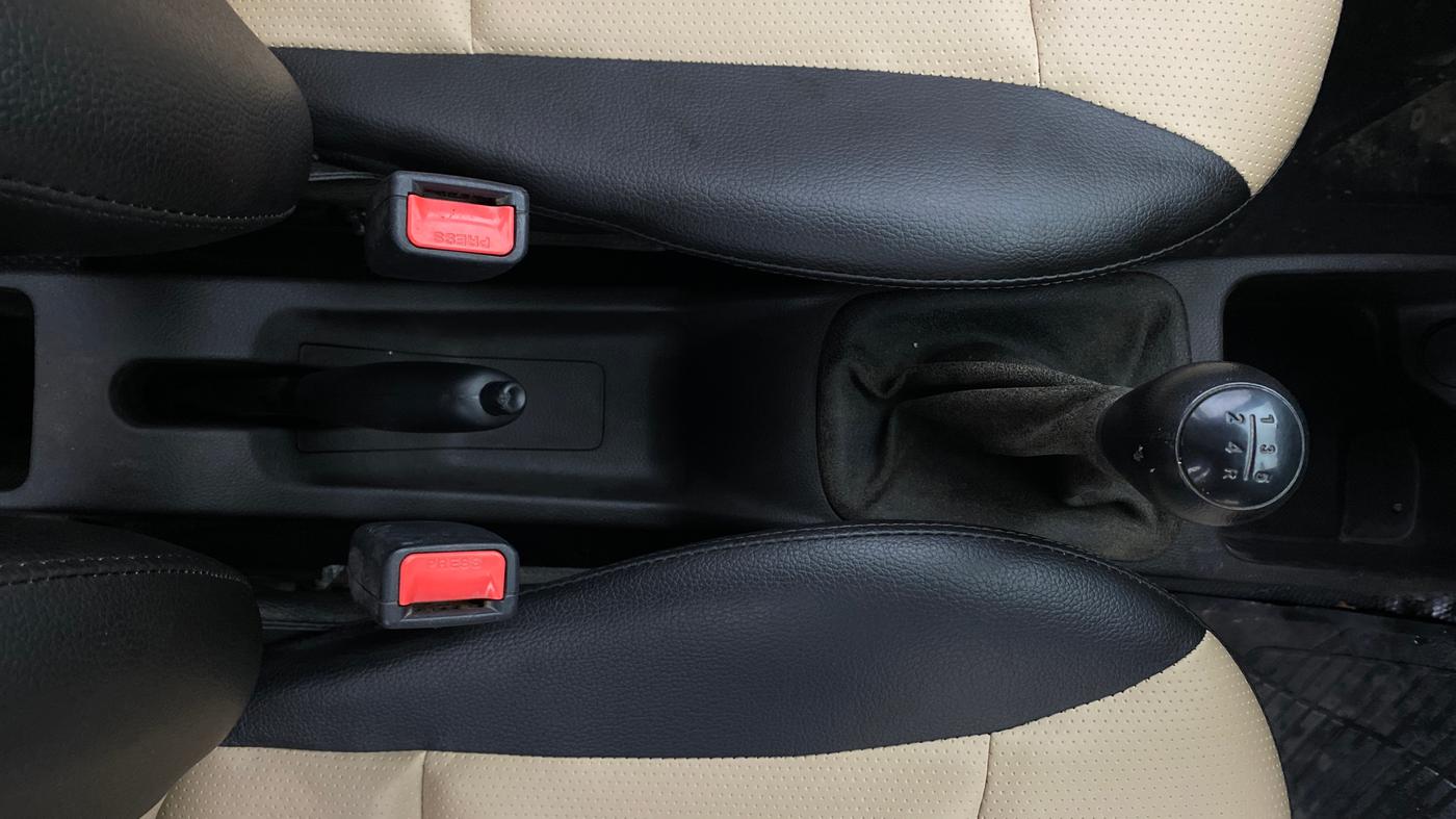 2015 Hyundai Eon D-LITE+, Petrol, Manual, 16,198 km, Gear Lever