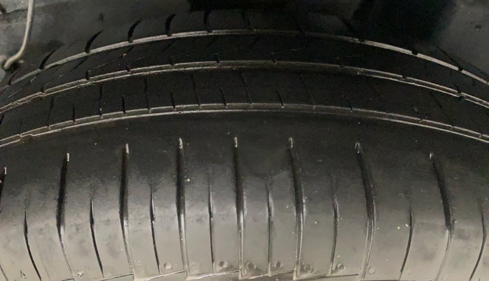 2013 Toyota Etios Liva V, Petrol, Manual, 98,845 km, Left Rear Tyre Tread