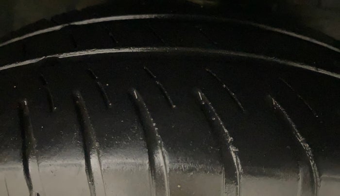 2013 Toyota Etios Liva V, Petrol, Manual, 98,845 km, Right Front Tyre Tread