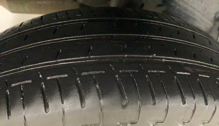 2013 Toyota Etios Liva V, Petrol, Manual, 98,845 km, Right Rear Tyre Tread