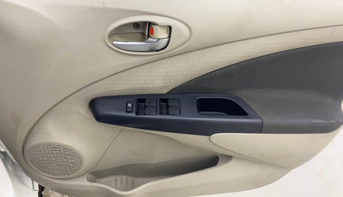 2013 Toyota Etios Liva V, Petrol, Manual, 98,845 km, Driver Side Door Panels Control