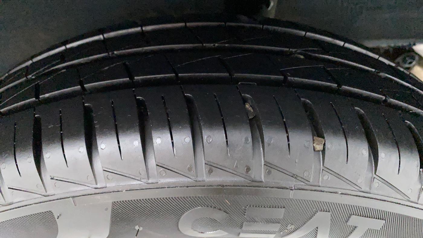 2021 Renault Kwid 1.0 RXT Opt, Petrol, Manual, 5,478 km, Left Rear Tyre Tread