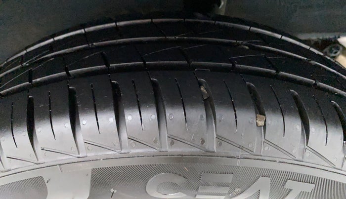 2021 Renault Kwid 1.0 RXT Opt, Petrol, Manual, 5,478 km, Left Rear Tyre Tread
