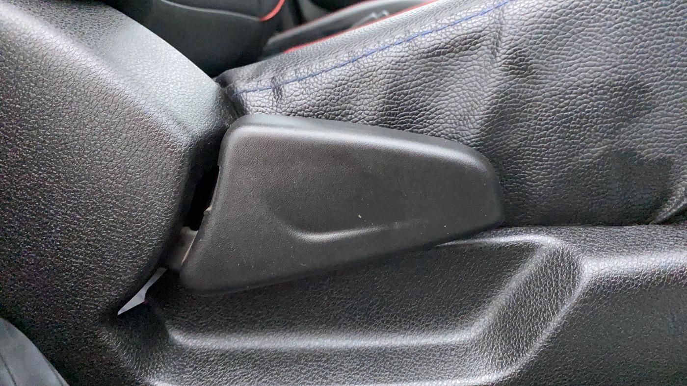 2021 Renault Kwid 1.0 RXT Opt, Petrol, Manual, 5,478 km, Driver Side Adjustment Panel