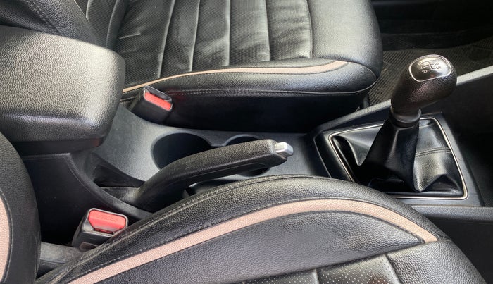 2017 Hyundai Elite i20 SPORTZ 1.2, Petrol, Manual, 83,911 km, Gear Lever