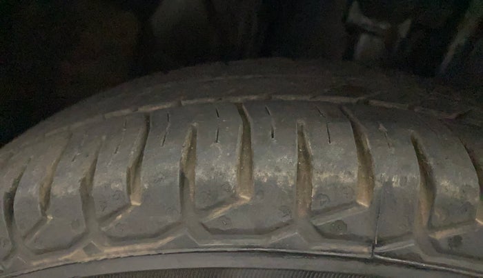 2017 Datsun Redi Go T (O), Petrol, Manual, 1,24,743 km, Right Front Tyre Tread