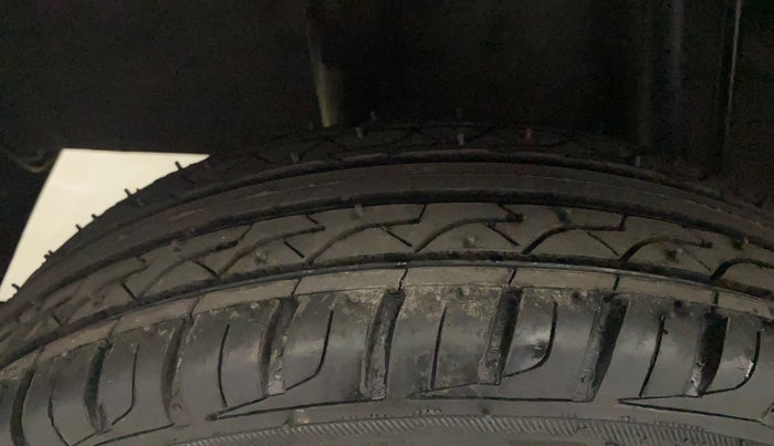 2017 Datsun Redi Go T (O), Petrol, Manual, 1,24,743 km, Right Rear Tyre Tread