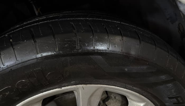 2018 Ford Ecosport TITANIUM 1.5L PETROL, CNG, Manual, 1,02,407 km, Right Front Tyre Tread