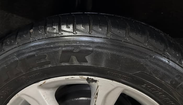 2018 Ford Ecosport TITANIUM 1.5L PETROL, CNG, Manual, 1,02,407 km, Right Rear Tyre Tread