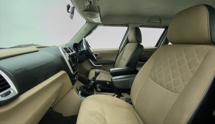 2018 Mahindra TUV300 T10 MT, Diesel, Manual, 96,527 km, Right Side Front Door Cabin