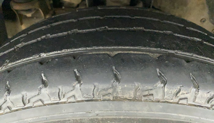2018 Mahindra TUV300 T10 MT, Diesel, Manual, 96,527 km, Left Front Tyre Tread