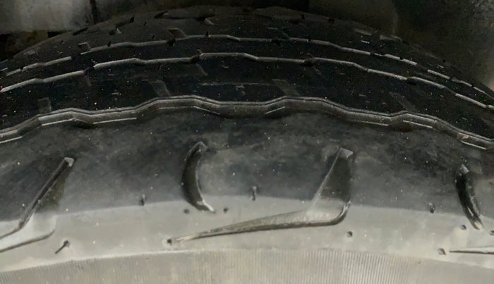 2018 Mahindra TUV300 T10 MT, Diesel, Manual, 96,527 km, Left Rear Tyre Tread