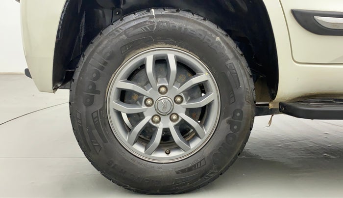2018 Mahindra TUV300 T10 MT, Diesel, Manual, 96,527 km, Right Rear Wheel