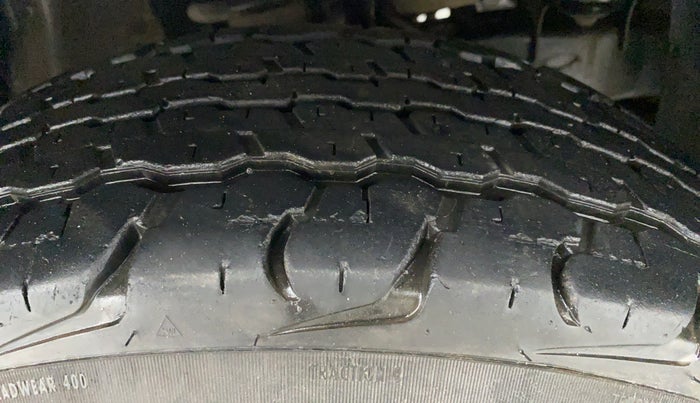 2018 Mahindra TUV300 T10 MT, Diesel, Manual, 96,527 km, Right Front Tyre Tread