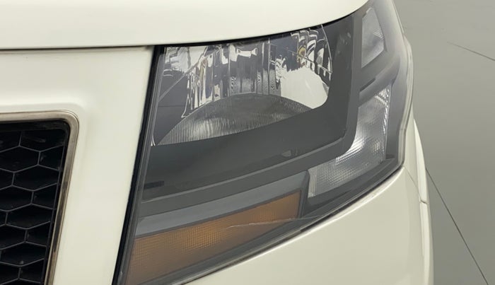 2018 Mahindra TUV300 T10 MT, Diesel, Manual, 96,527 km, Left headlight - Minor scratches
