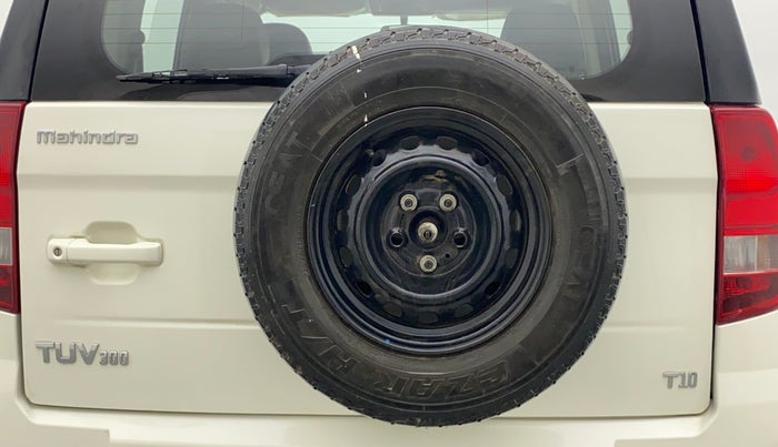2018 Mahindra TUV300 T10 MT, Diesel, Manual, 96,527 km, Spare Tyre