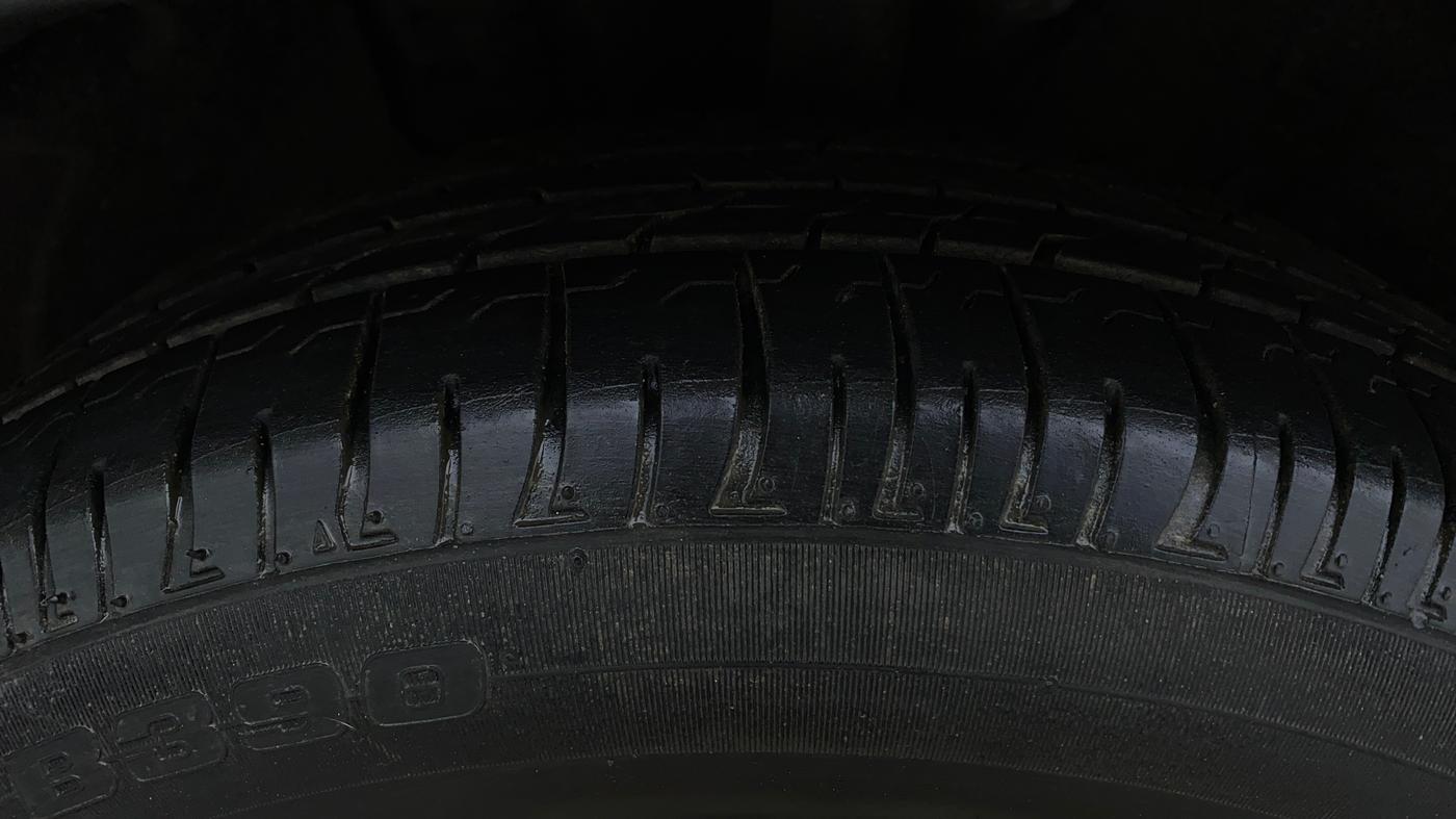 2022 KIA CARENS LUXURY PLUS 1.5 DIESEL AT 6 STR, Diesel, Automatic, 84,964 km, Left Front Tyre Tread