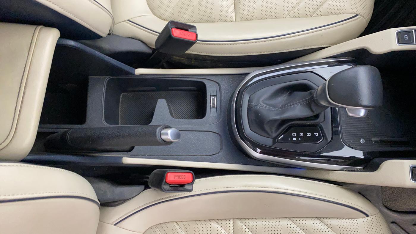 2022 KIA CARENS LUXURY PLUS 1.5 DIESEL AT 6 STR, Diesel, Automatic, 84,964 km, Gear Lever