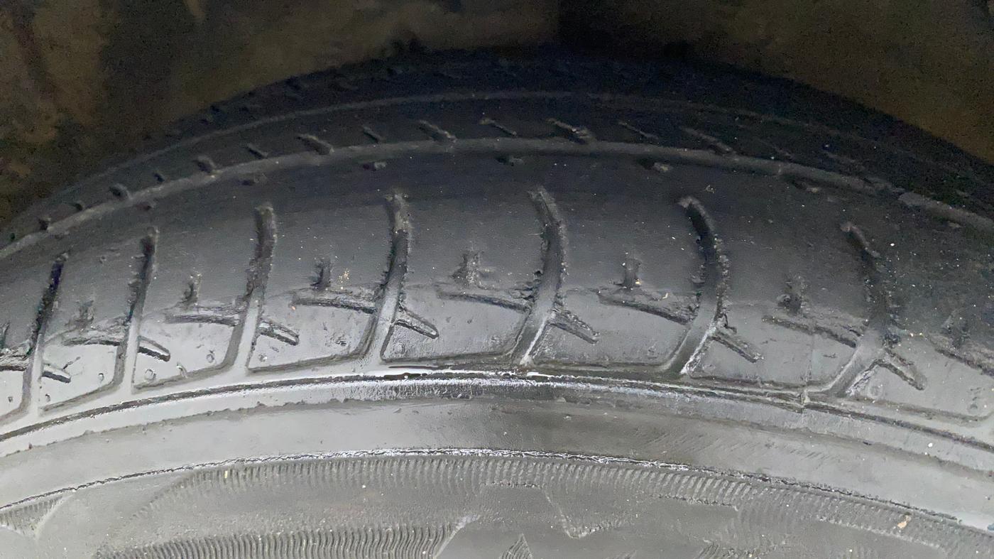 2016 Maruti Celerio VXI AMT, Petrol, Automatic, 59,936 km, Right Front Tyre Tread