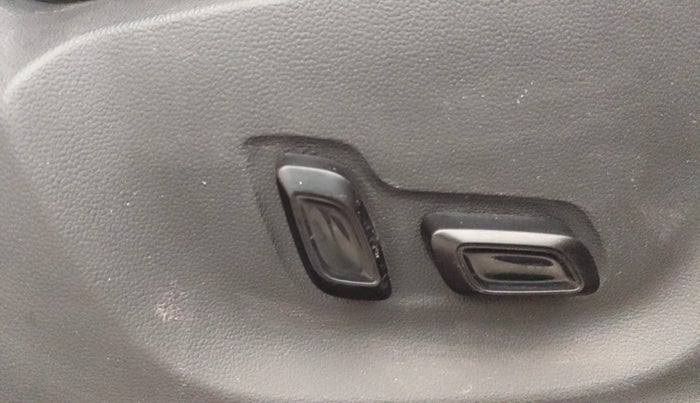 2022 MG ASTOR SAVVY 1.3 TURBO AT S RED, Petrol, Automatic, 50,699 km, Driver Side Adjustment Panel