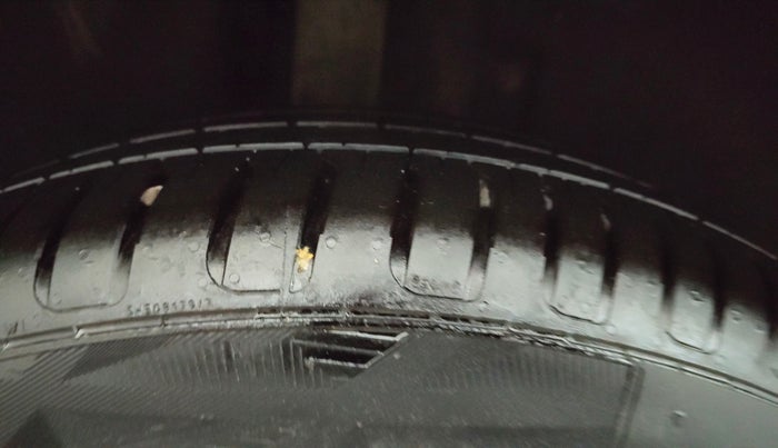 2022 MG ASTOR SAVVY 1.3 TURBO AT S RED, Petrol, Automatic, 50,699 km, Right Rear Tyre Tread