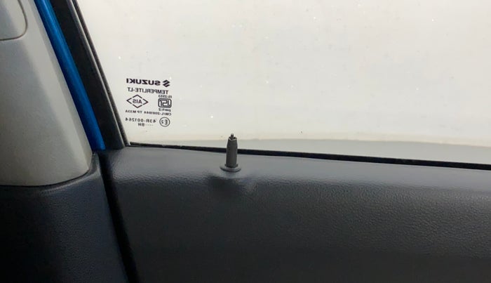 2017 Maruti Alto K10 VXI (O), Petrol, Manual, 1,06,863 km, Lock system - Door lock knob has minor damage