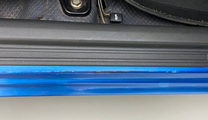 2017 Maruti Alto K10 VXI (O), Petrol, Manual, 1,06,863 km, Right running board - Minor scratches