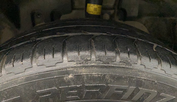 2016 Ford Ecosport TREND 1.5L DIESEL, Diesel, Manual, 1,12,358 km, Left Front Tyre Tread