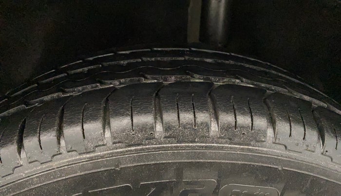 2016 Ford Ecosport TREND 1.5L DIESEL, Diesel, Manual, 1,12,358 km, Left Rear Tyre Tread