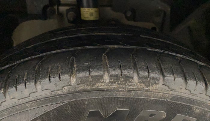 2016 Ford Ecosport TREND 1.5L DIESEL, Diesel, Manual, 1,12,358 km, Right Front Tyre Tread