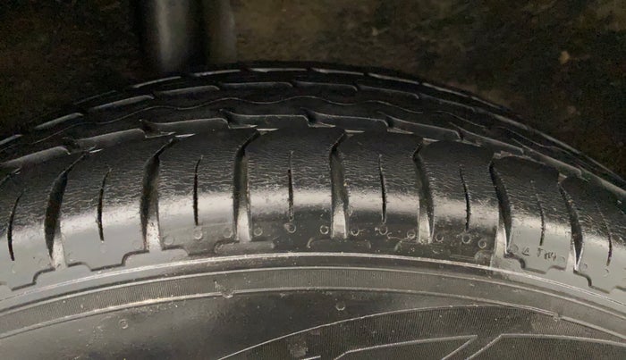 2016 Ford Ecosport TREND 1.5L DIESEL, Diesel, Manual, 1,12,358 km, Right Rear Tyre Tread