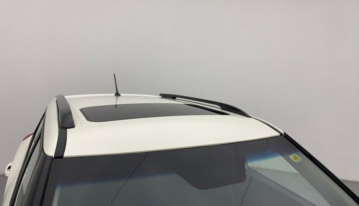 2022 Mahindra XUV300 W8 (O) 1.2 PETROL, Petrol, Manual, 2,398 km, Roof