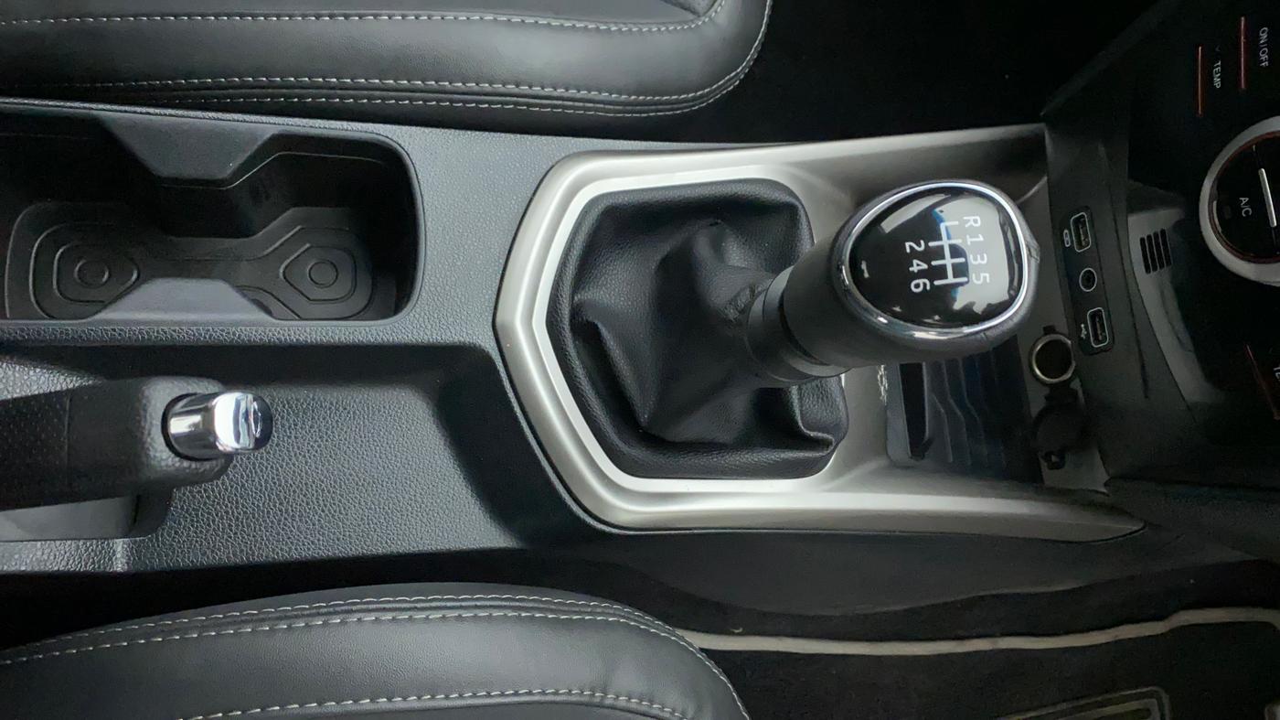 2022 Mahindra XUV300 W8 (O) 1.2 PETROL, Petrol, Manual, 2,398 km, Gear Lever