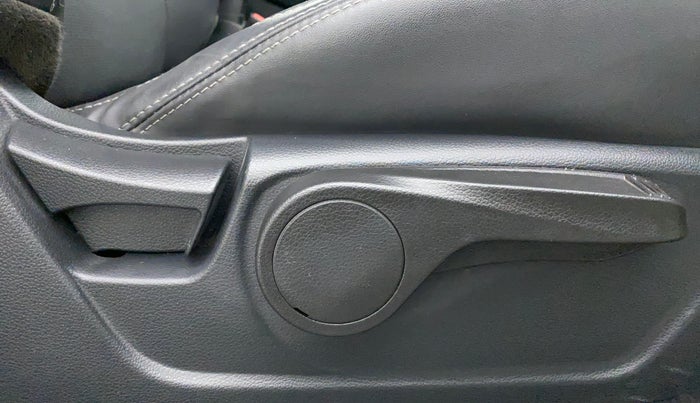 2022 Mahindra XUV300 W8 (O) 1.2 PETROL, Petrol, Manual, 2,398 km, Driver Side Adjustment Panel