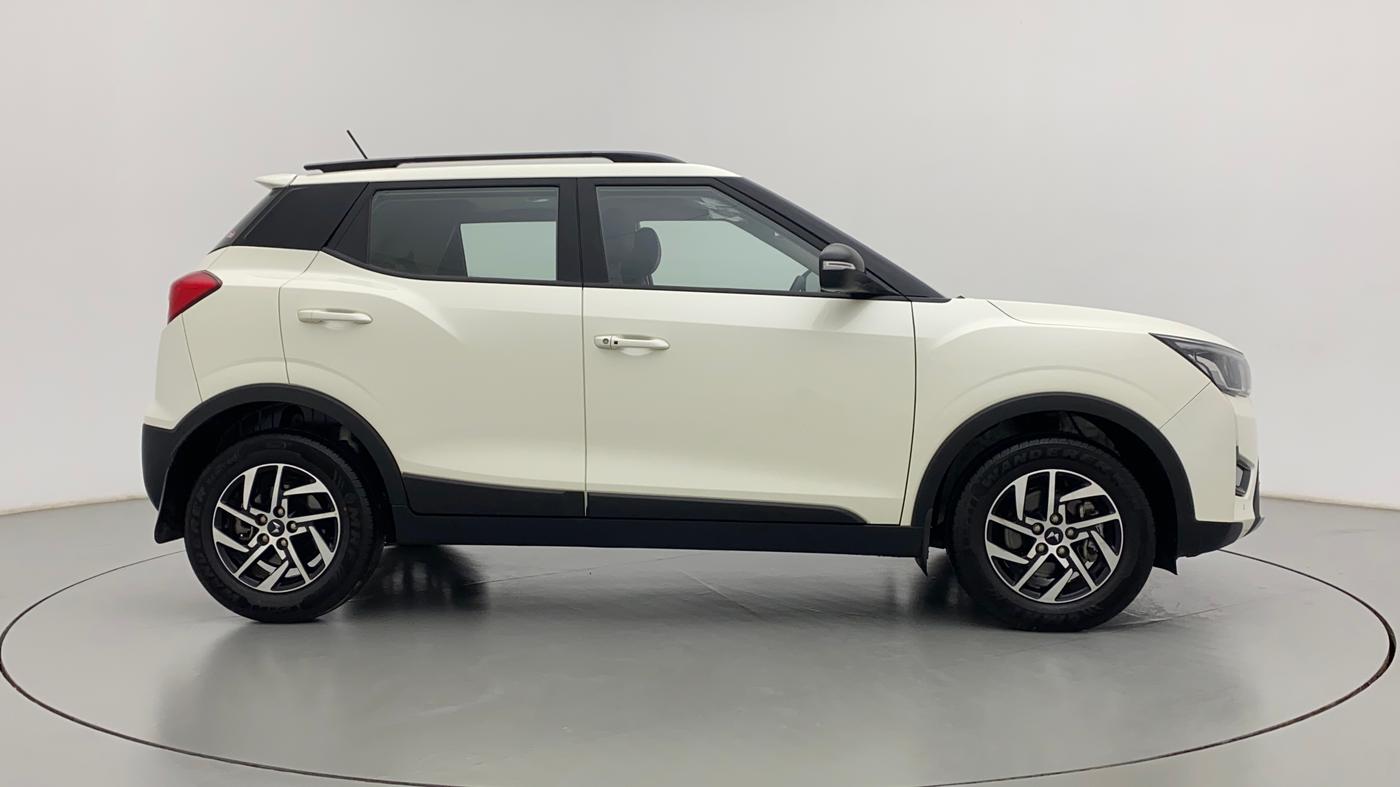2022 Mahindra XUV300 W8 (O) 1.2 PETROL, Petrol, Manual, 2,398 km, Right Side View