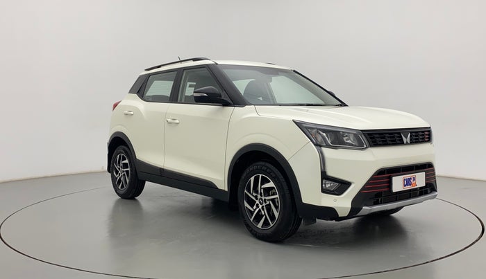 2022 Mahindra XUV300 W8 (O) 1.2 PETROL, Petrol, Manual, 2,398 km, Right Front Diagonal